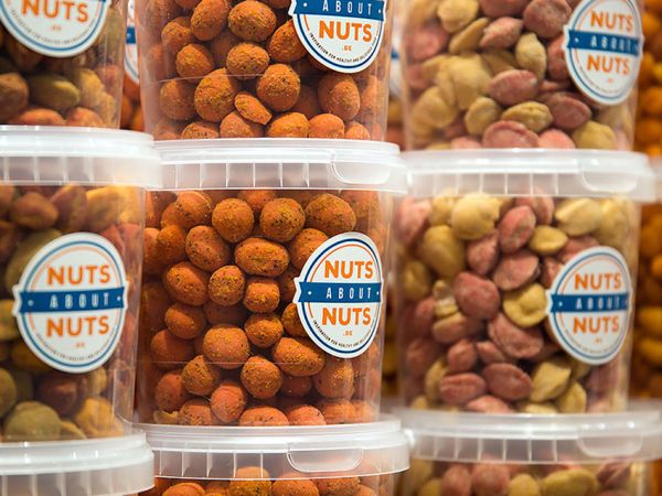 Nuts about Nuts branding en logo